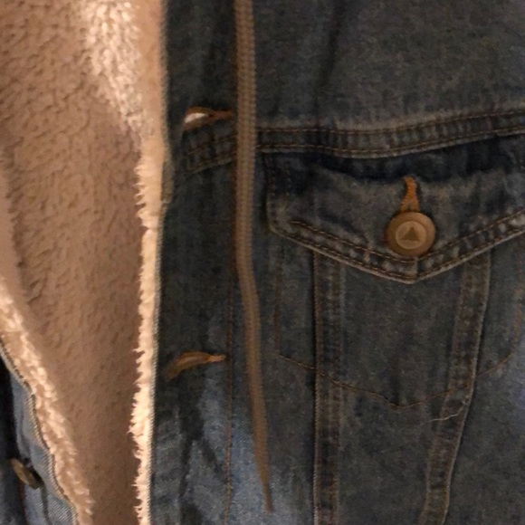 VALA JEANJACKET - Picture 3 of 4